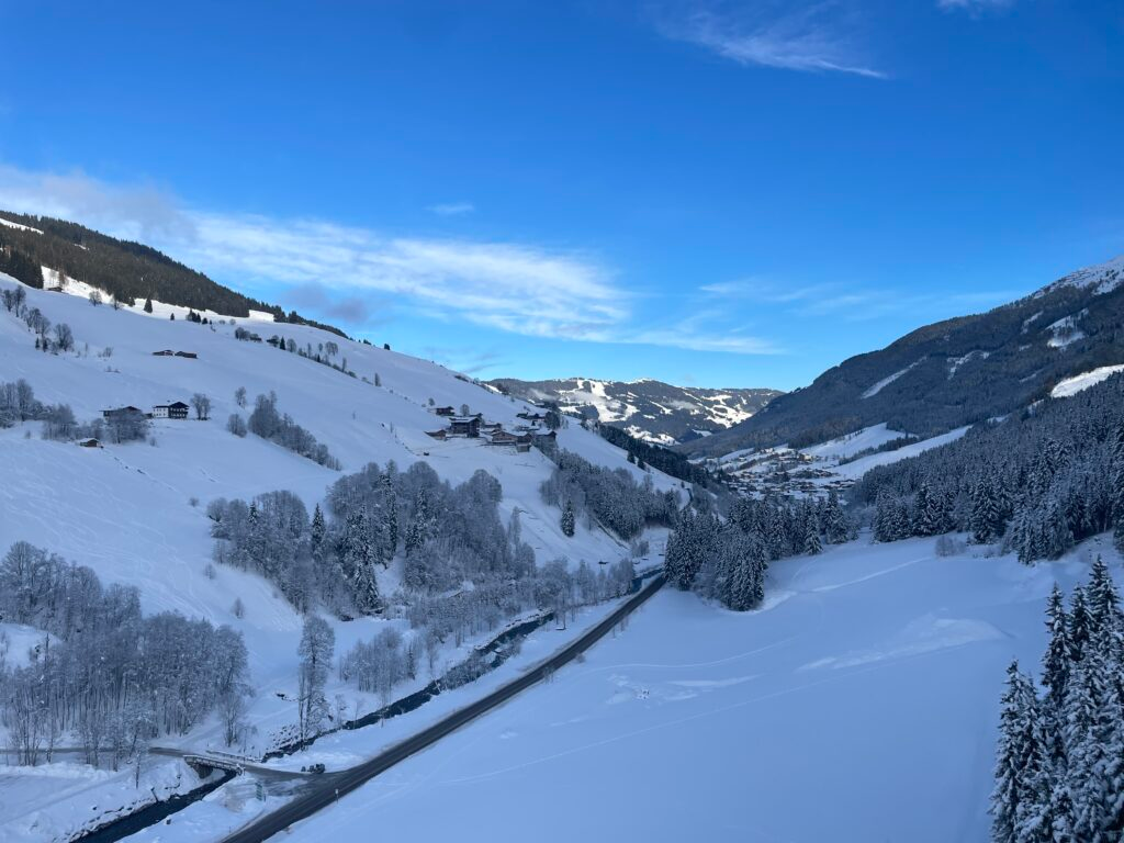 Skicircus 雪場旁公路