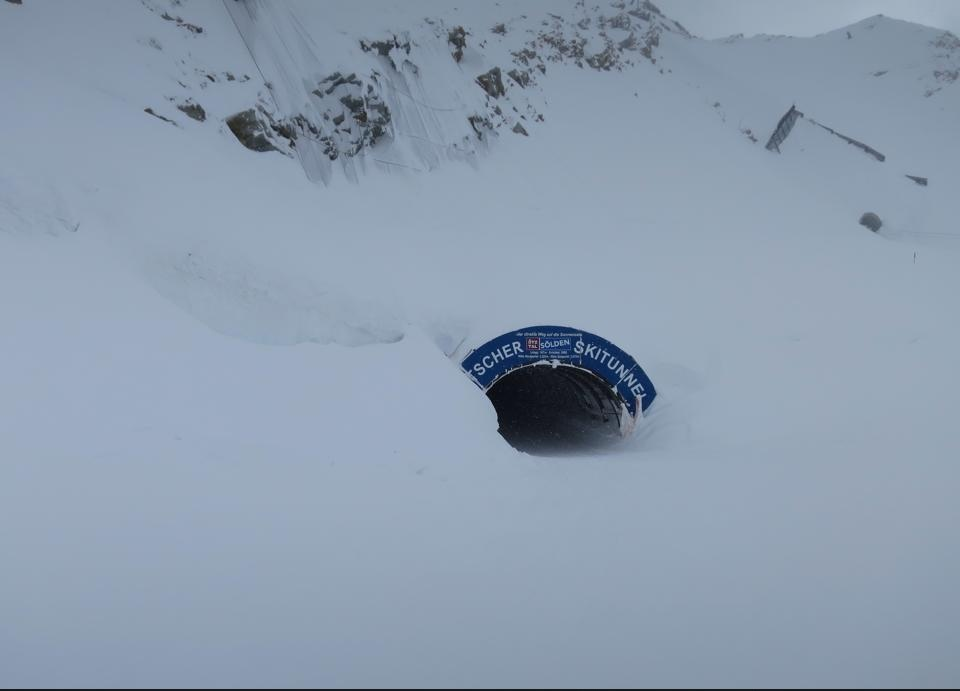 Sölden 雪道隧道