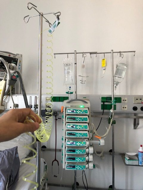 控制化療輸打速度的機器,同時要準備很多種,同時輸化療藥也輸水