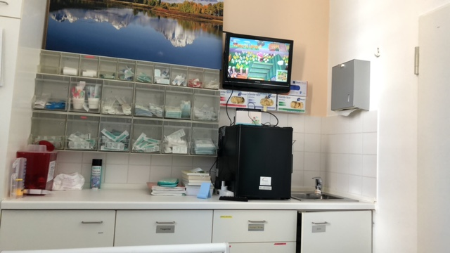Day 0後不久被換房,變成獨立小房但搭配小電視